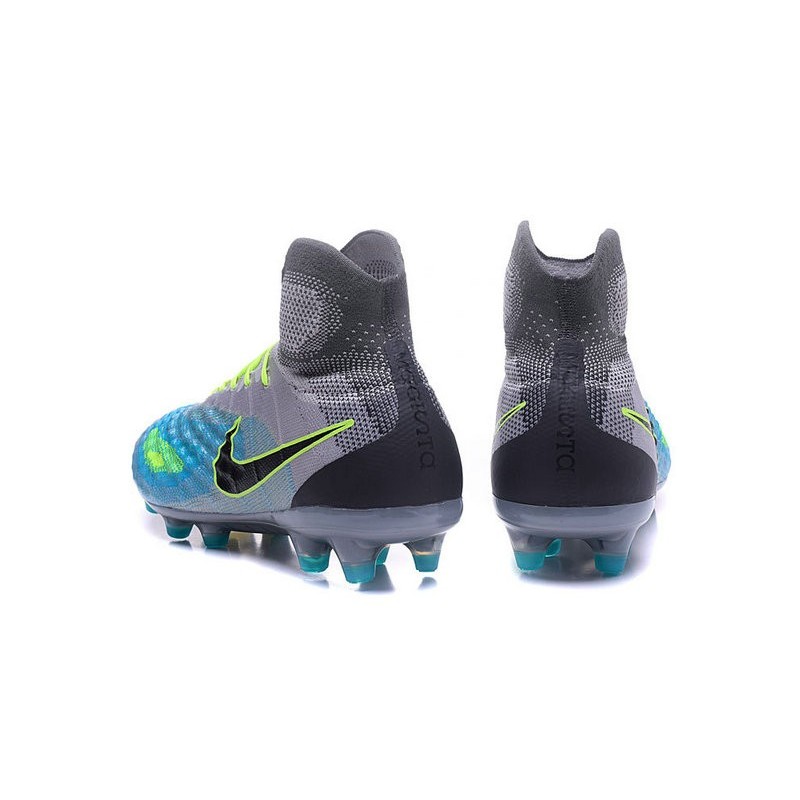 Amazon.com Nike Magistax ONDA II IC Mens Soccer Shoes